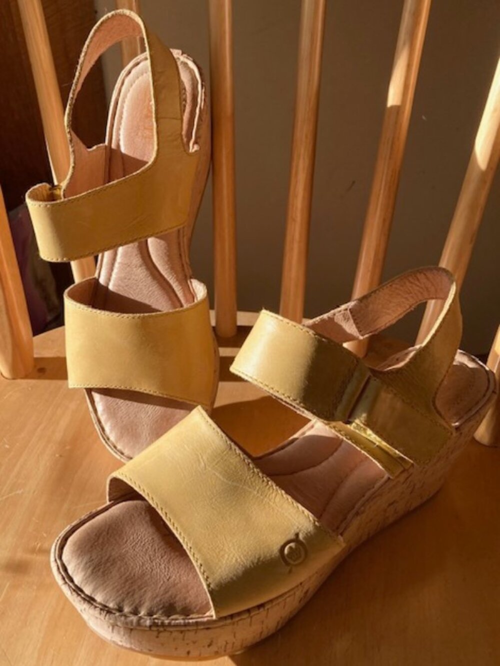Born Wedge Platform Cork Sandals Banana Butter Yellow Size 9 hook-&-loop ankle